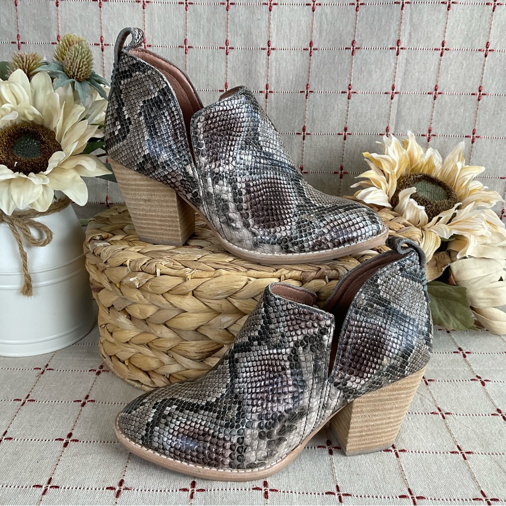 Jeffrey Campbell Rosalee Snakeskin Embossed Leather Ankle Boots Size 6 Booties